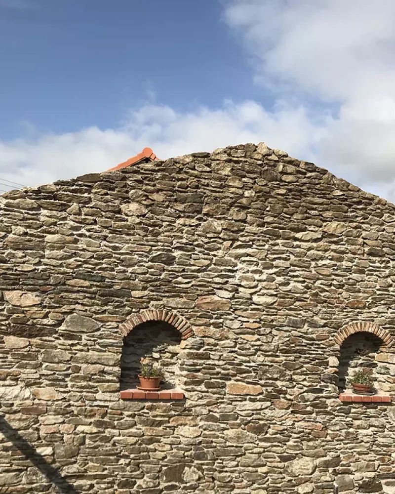 Réalisation d'une rénovation du patrimoine par Art Maçonnerie, maçon à Saint-Michel-Chef-Chef